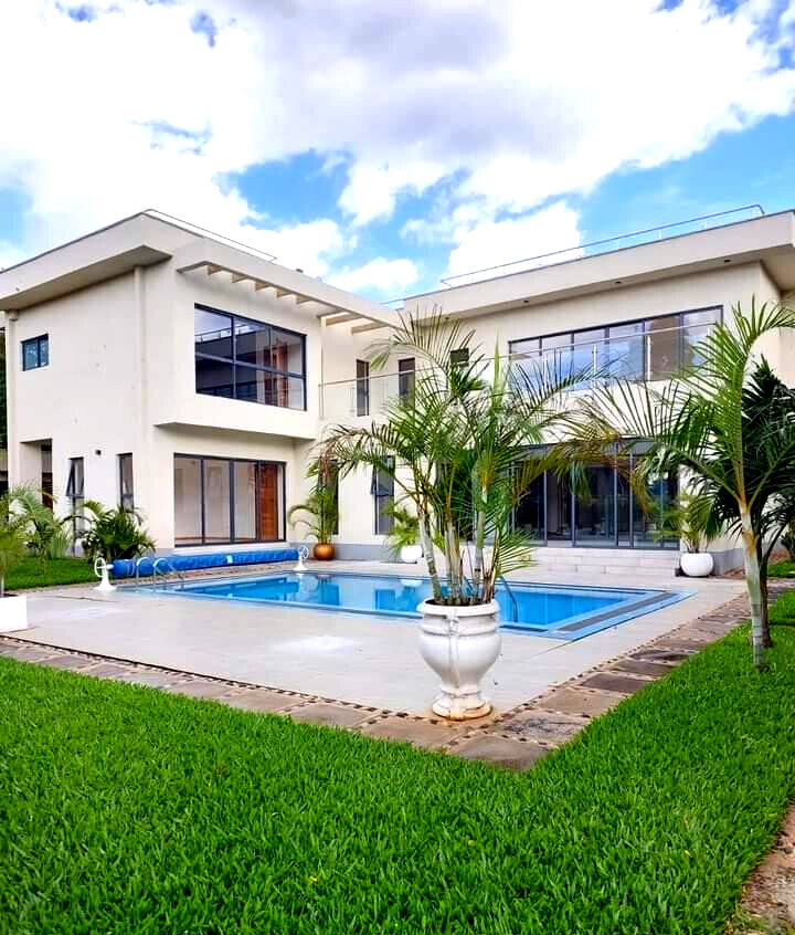 Ultra-Modern 5-Bed Townhouse with Rooftop Terrace – Old Runda, Karen
