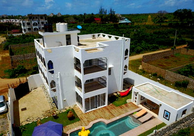 Quarter-Acre Townhouse with Pool & Generator – Malindi