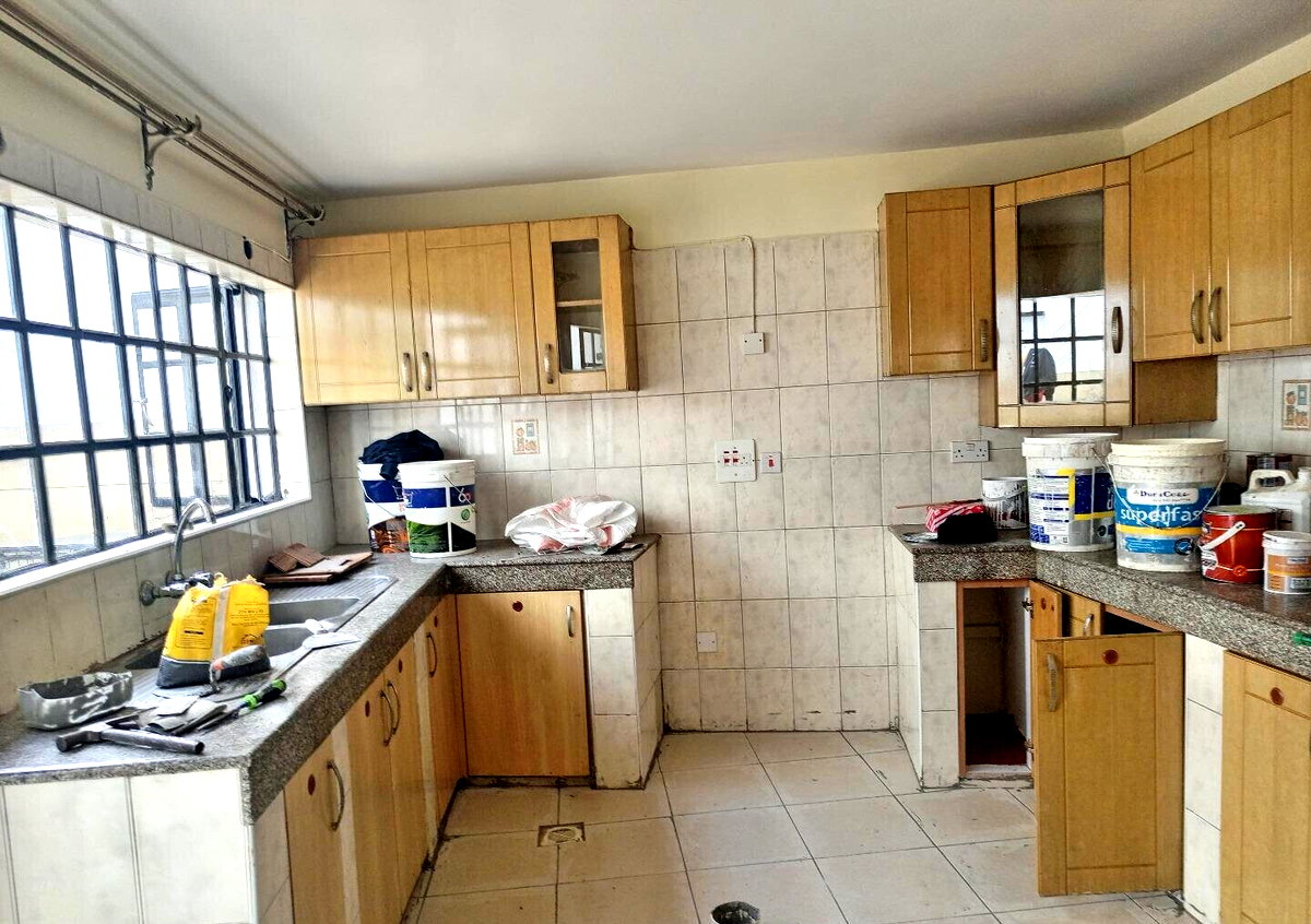 5BR Townhouse with Backup Generator & Borehole - Westlands