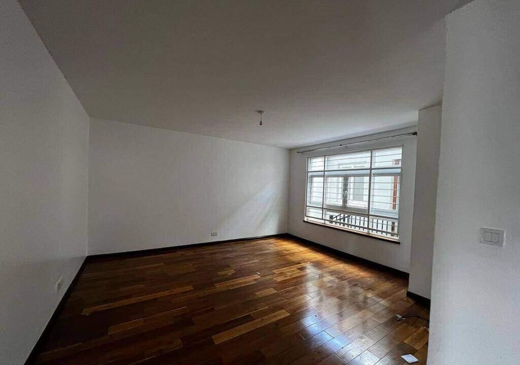 5-Ensuite Townhouse Walkable to Lavington Shops - Gated Community