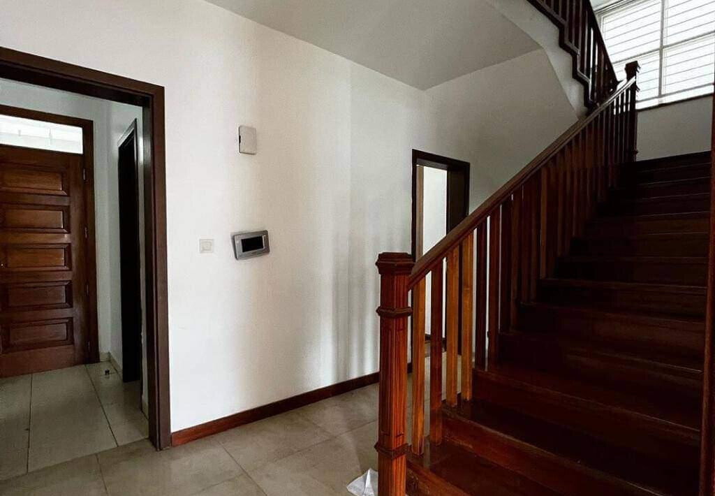 5-Ensuite Townhouse Walkable to Lavington Shops - Gated Community