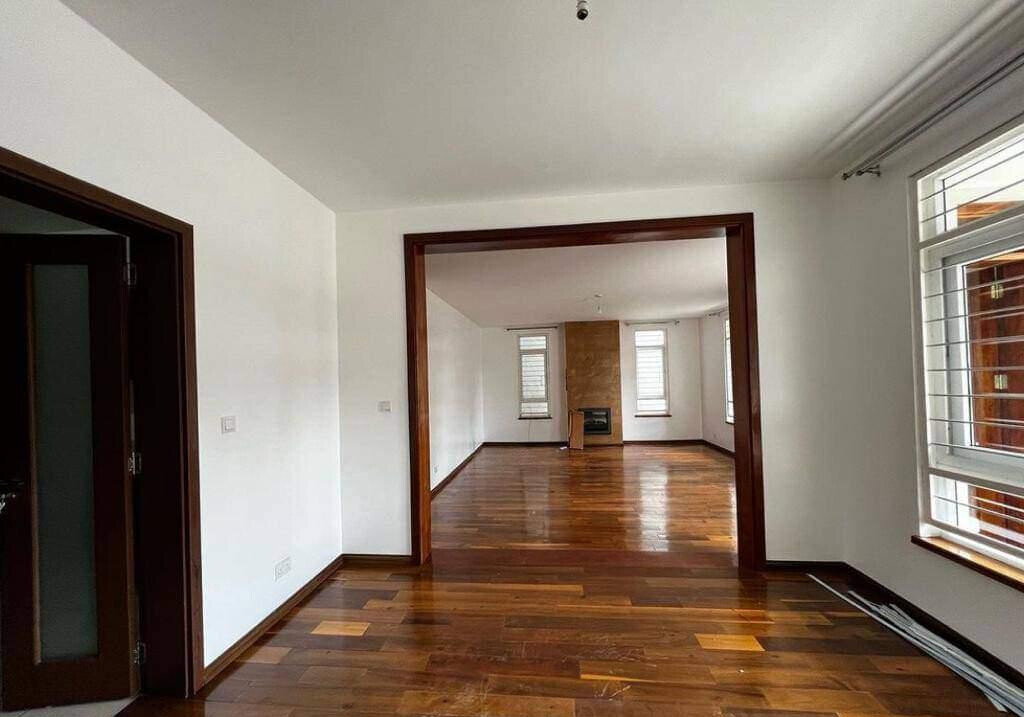 5-Ensuite Townhouse Walkable to Lavington Shops - Gated Community