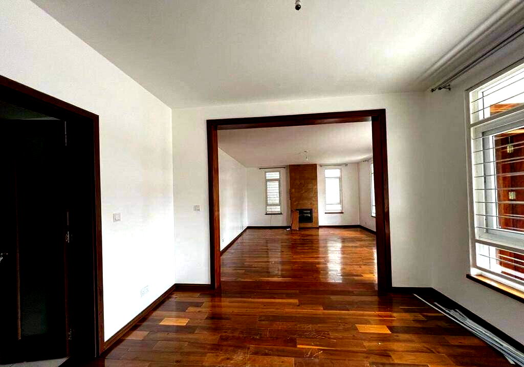 5-Ensuite Townhouse Walkable to Lavington Shops - Gated Community