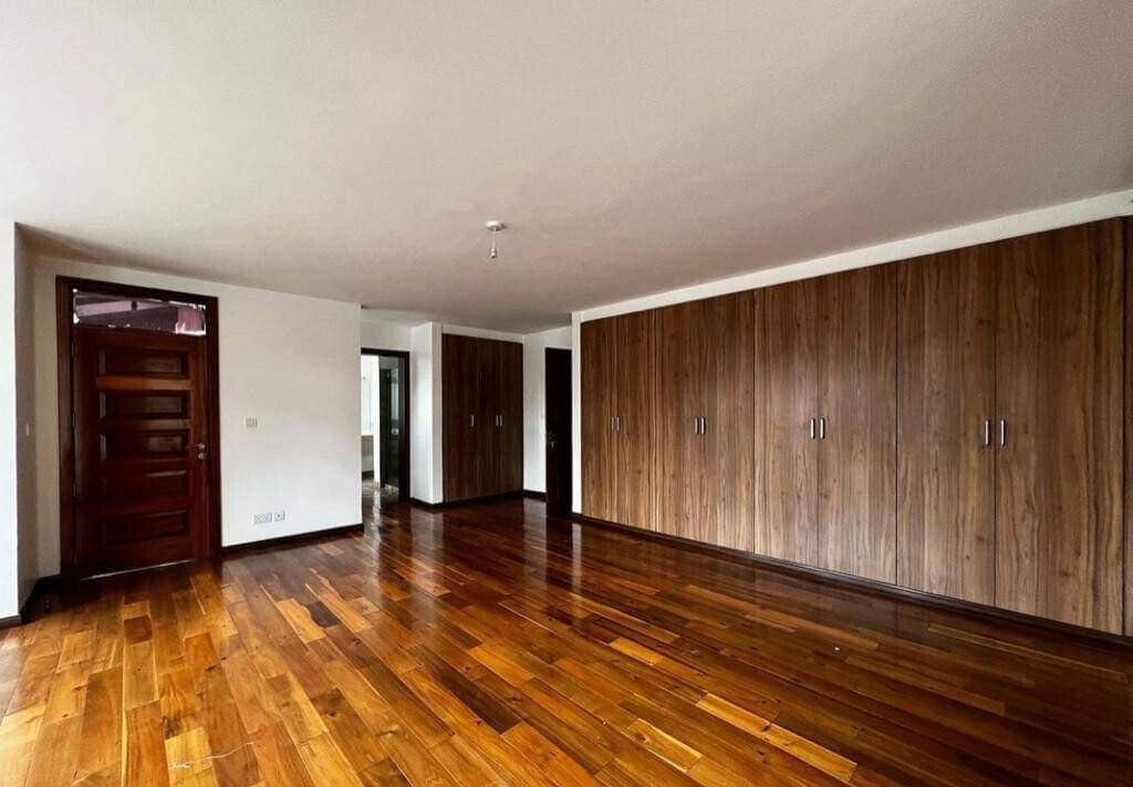 5-Ensuite Townhouse Walkable to Lavington Shops - Gated Community