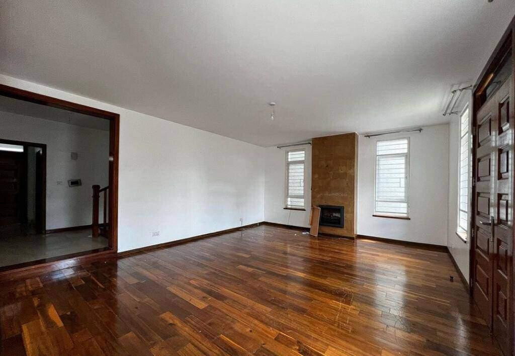 5-Ensuite Townhouse Walkable to Lavington Shops - Gated Community