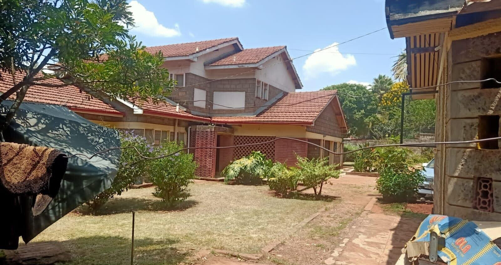 4-Ensuite Townhouse with Sunken Lounge & Fireplace – Karen