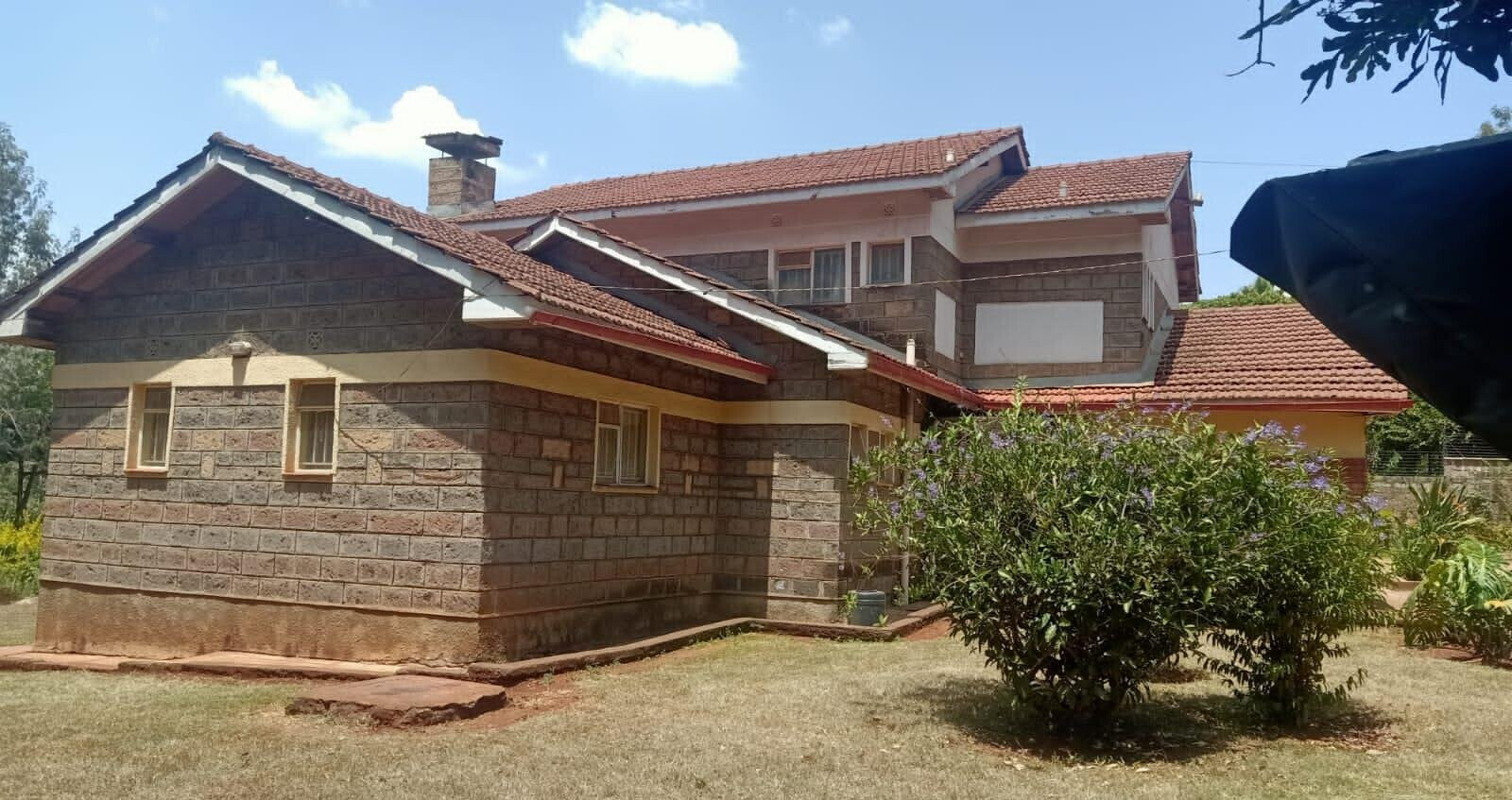 4-Ensuite Townhouse with Sunken Lounge & Fireplace – Karen