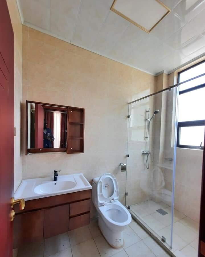 Contemporary 5-Bed Villa with Solar Heating - Lavington