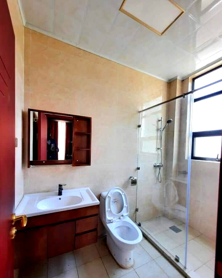 Contemporary 5-Bed Villa with Solar Heating - Lavington