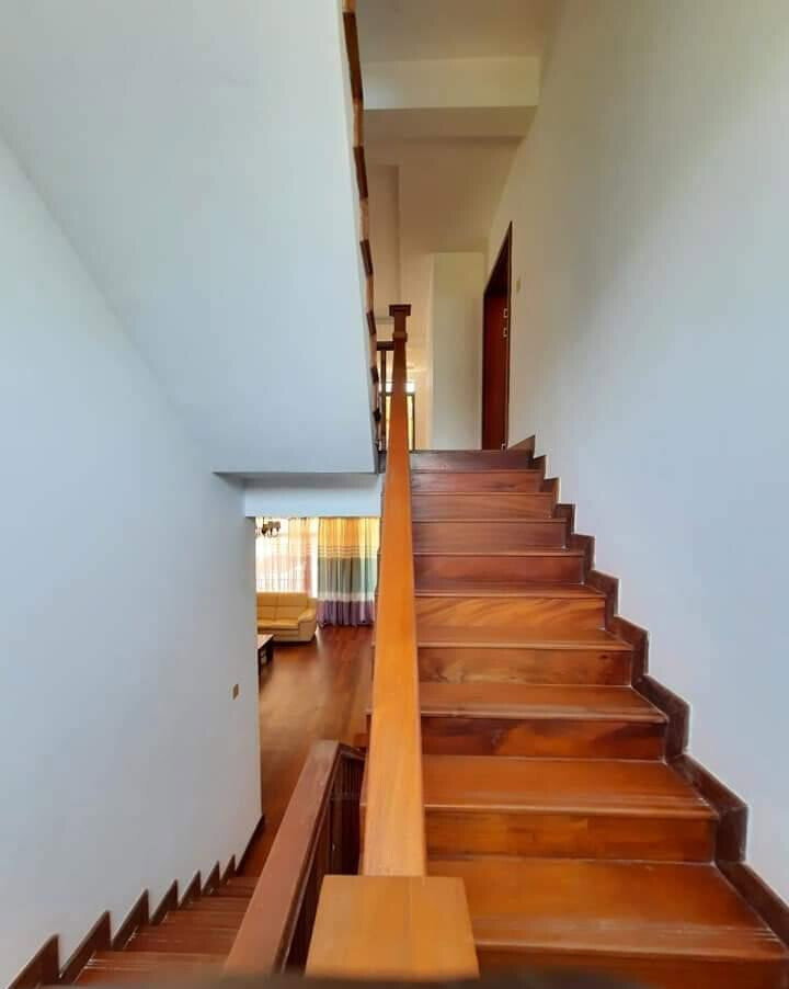 Contemporary 5-Bed Villa with Solar Heating - Lavington