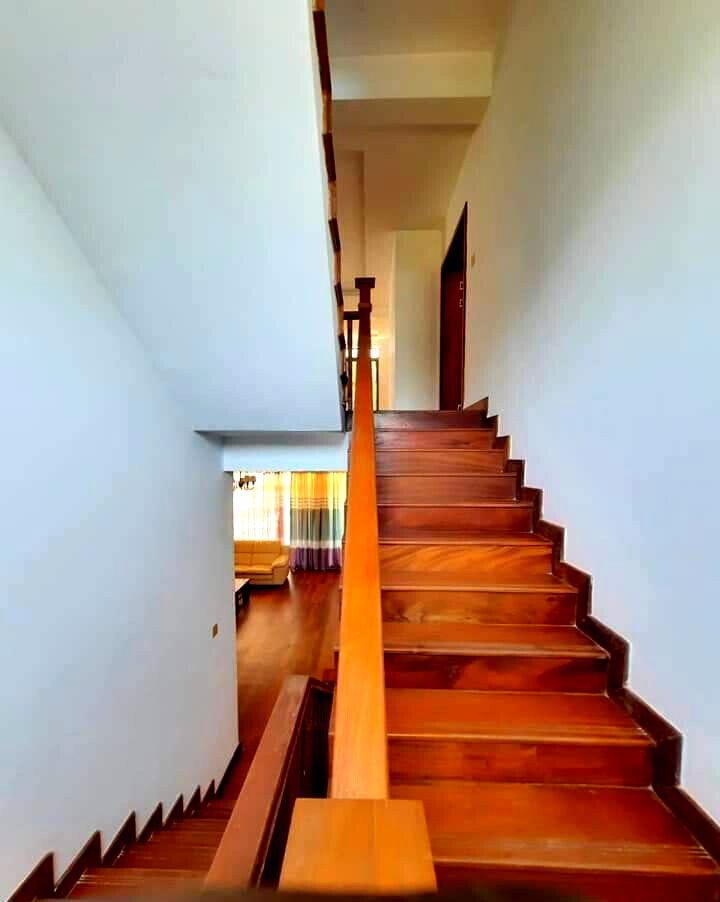 Contemporary 5-Bed Villa with Solar Heating - Lavington