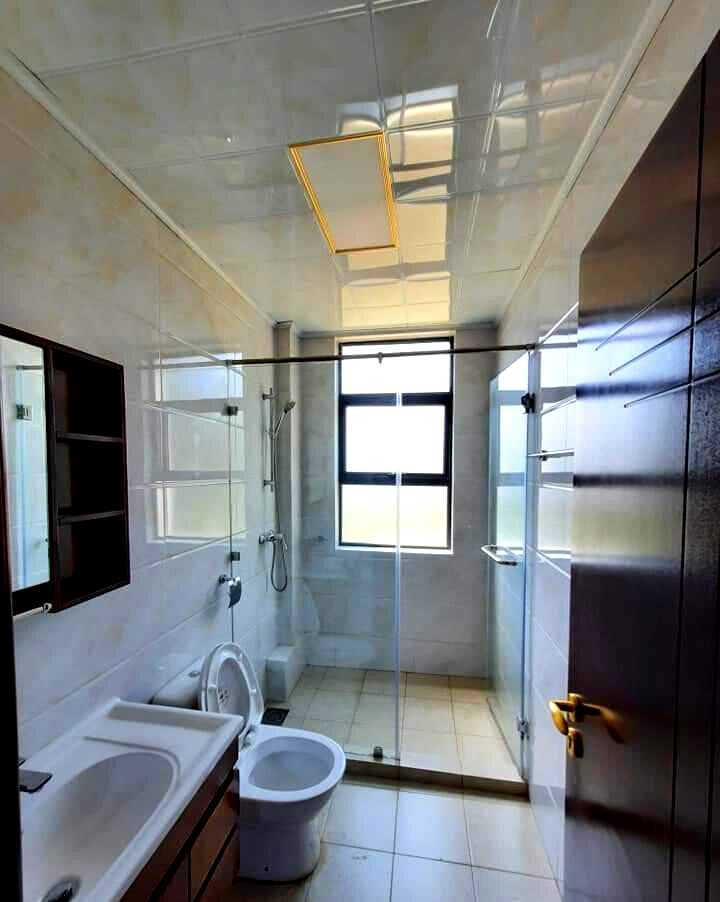 Contemporary 5-Bed Villa with Solar Heating - Lavington