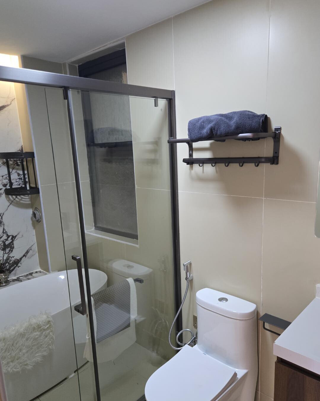 Smart 2BR with Heated Pool & Face Scan Entry - Westlands
