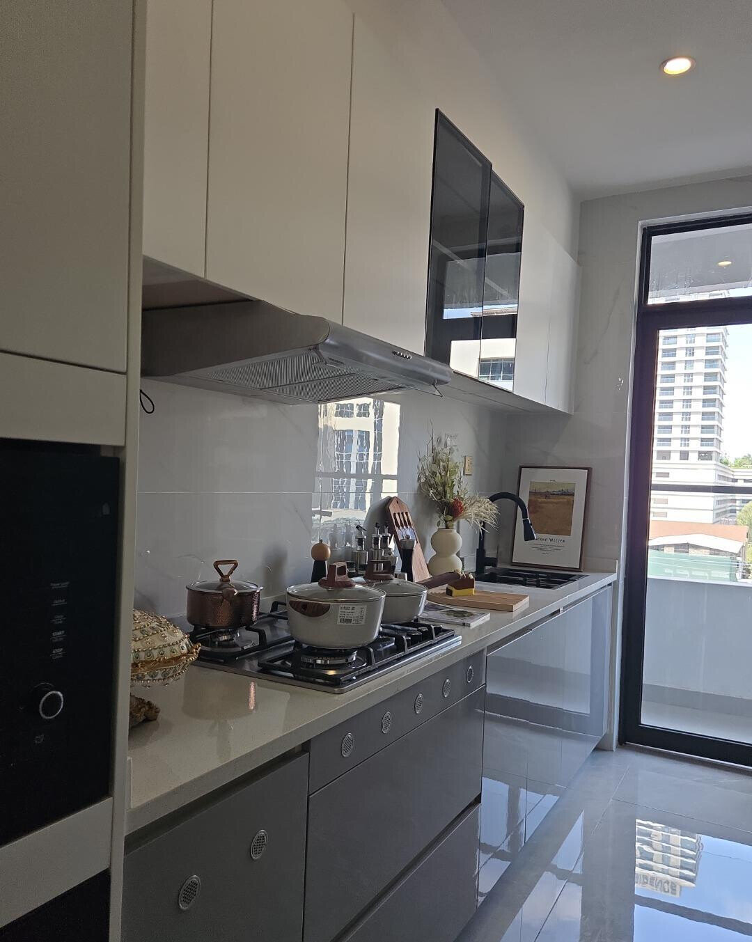 Smart 2BR with Heated Pool & Face Scan Entry - Westlands