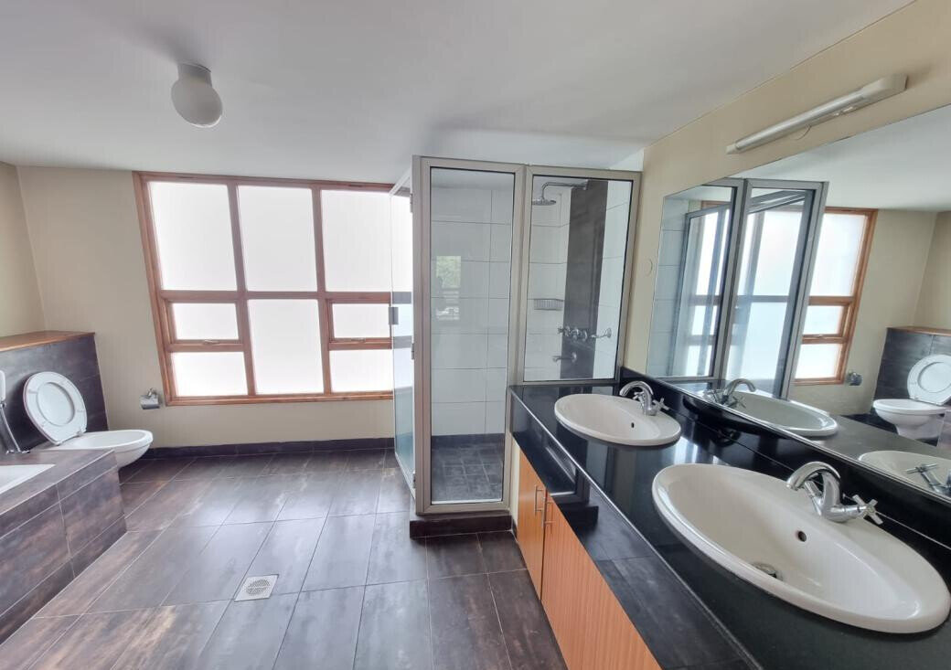 5-Ensuite Townhouse with Clubhouse & Gym – Karen