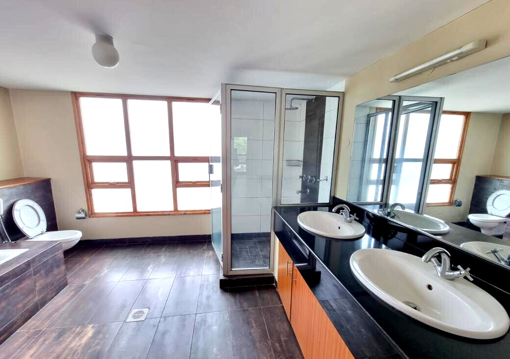 5-Ensuite Townhouse with Clubhouse & Gym – Karen