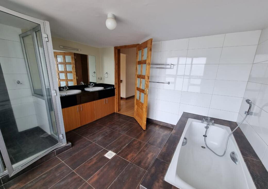 5-Ensuite Townhouse with Clubhouse & Gym – Karen