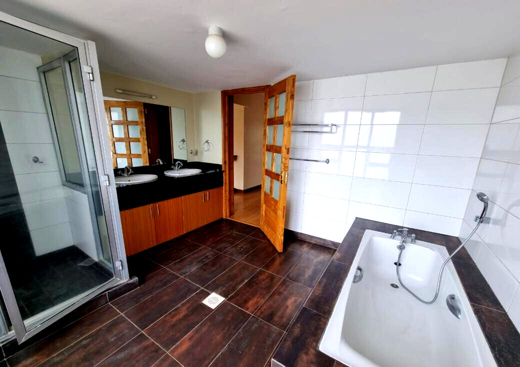 5-Ensuite Townhouse with Clubhouse & Gym – Karen