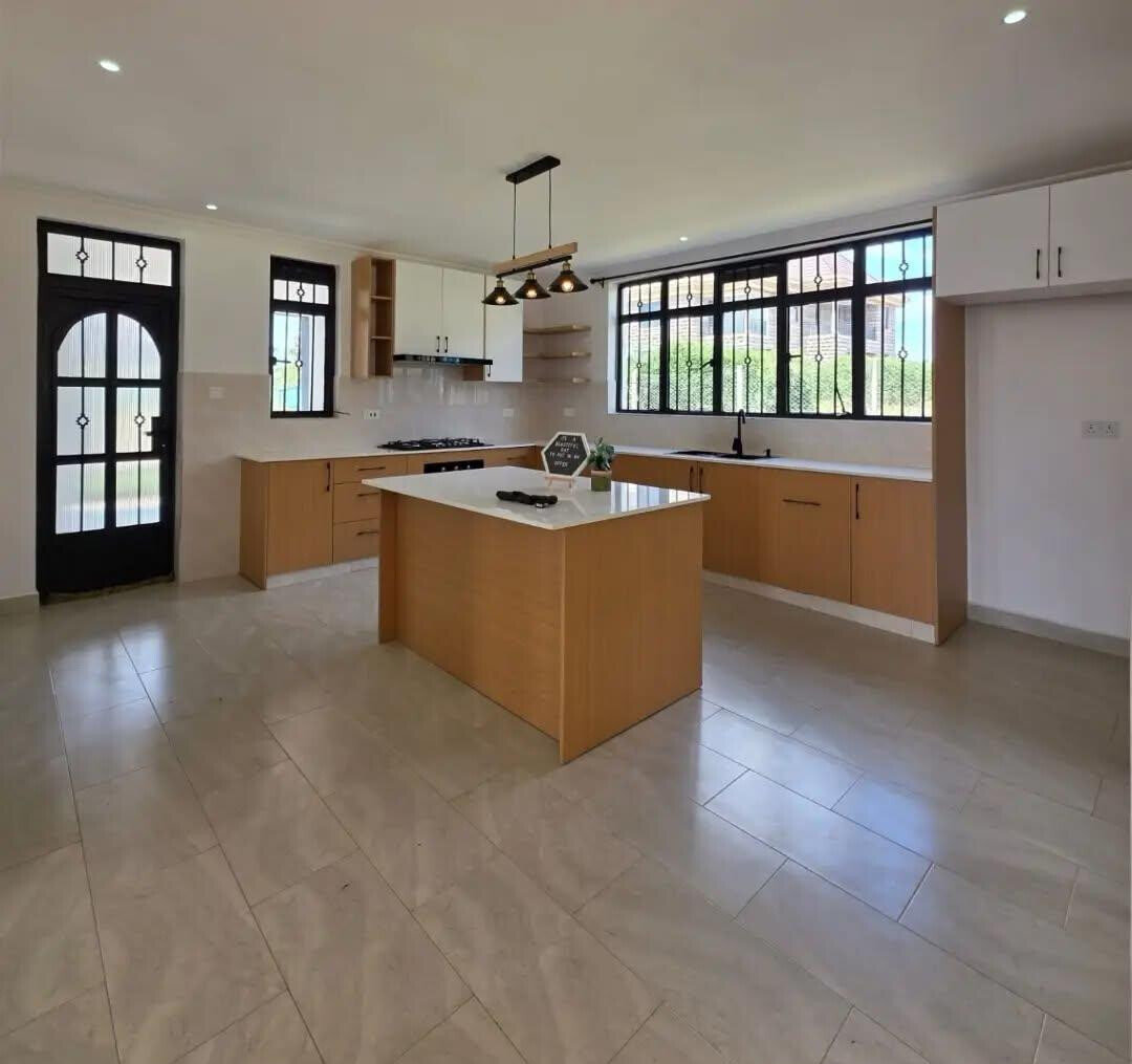 4BR All-Ensuite Townhouse with Rooftop Terrace & Gym - Ruiru
