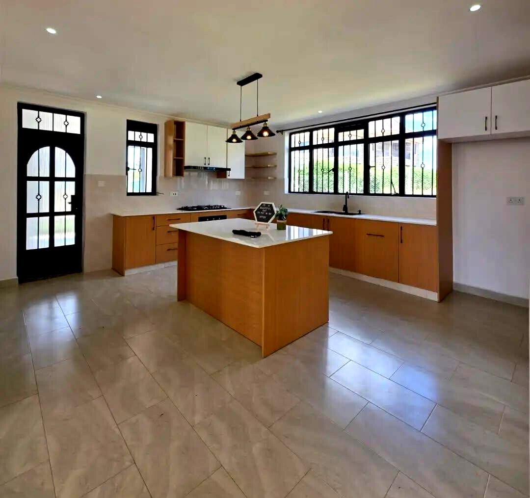 4BR All-Ensuite Townhouse with Rooftop Terrace & Gym - Ruiru