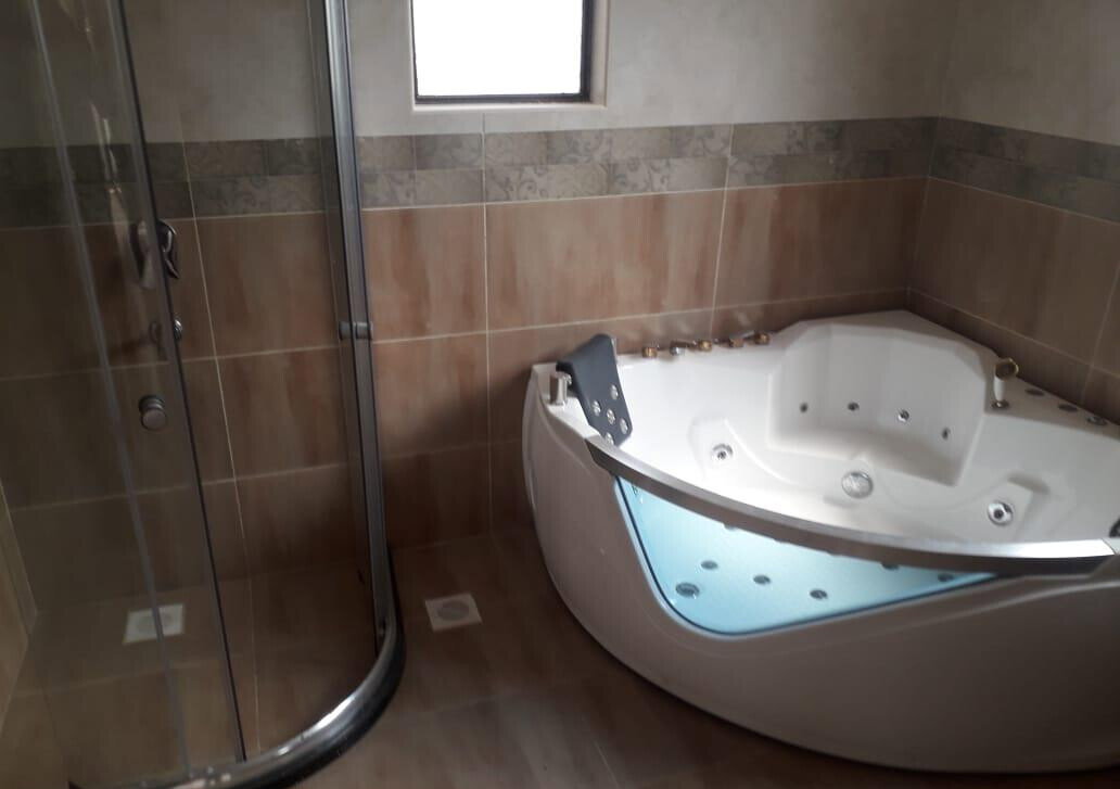 5-Ensuite Townhouse with Rooftop Terrace & Solar - Lavington