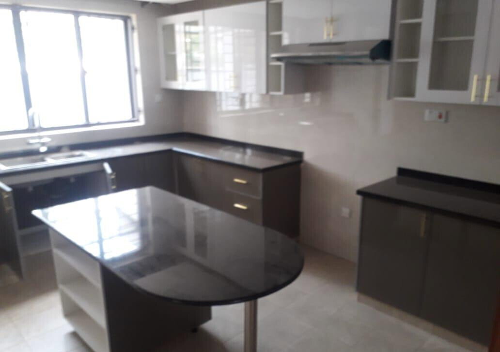 5-Ensuite Townhouse with Rooftop Terrace & Solar - Lavington