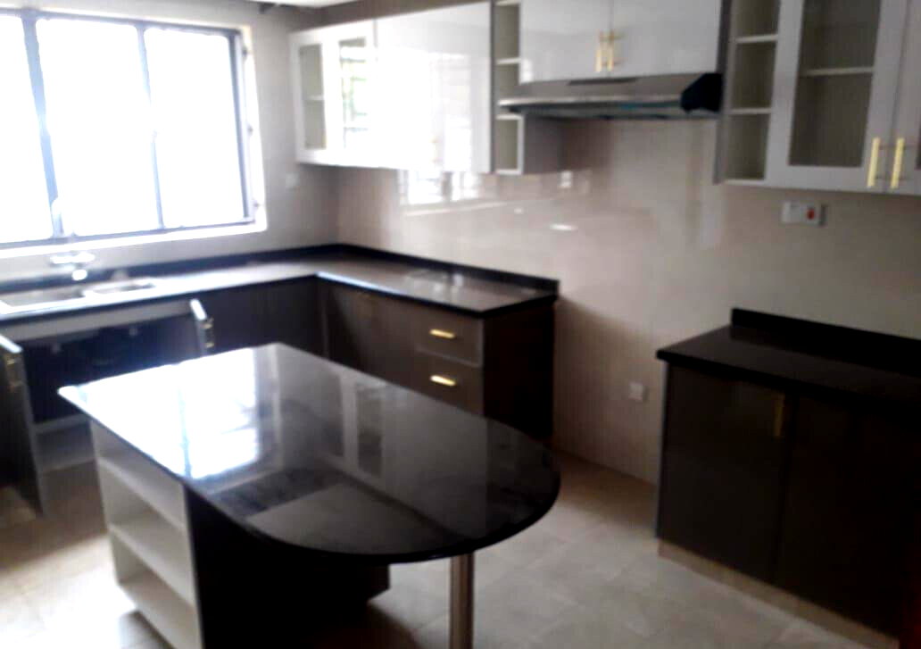 5-Ensuite Townhouse with Rooftop Terrace & Solar - Lavington