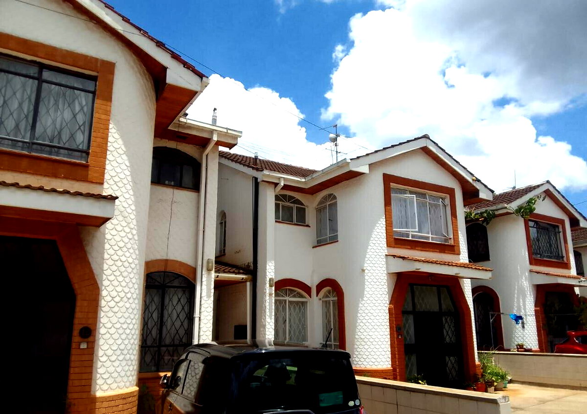 4BR Townhouse with Kitchenette & Guest Room - Parklands