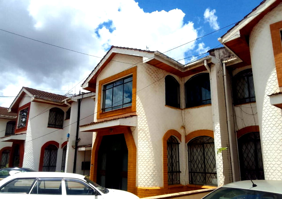 4BR Townhouse with Kitchenette & Guest Room - Parklands