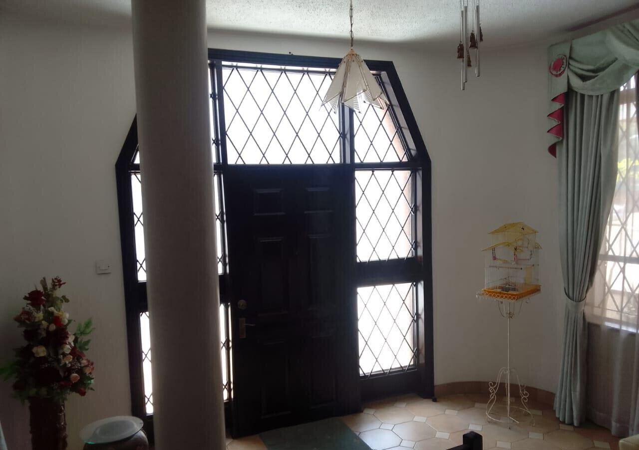 4BR Townhouse with Kitchenette & Guest Room - Parklands