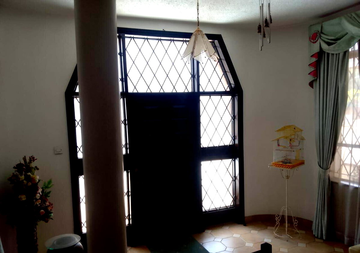 4BR Townhouse with Kitchenette & Guest Room - Parklands