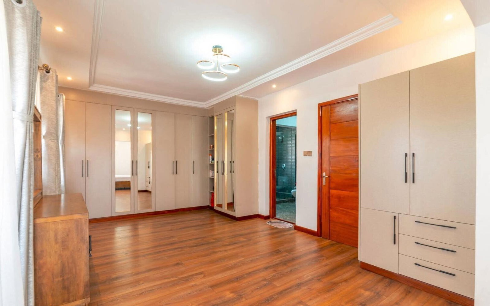 4BR All-Ensuite Townhouse with Income-Generating Bedsitters - Kitengela