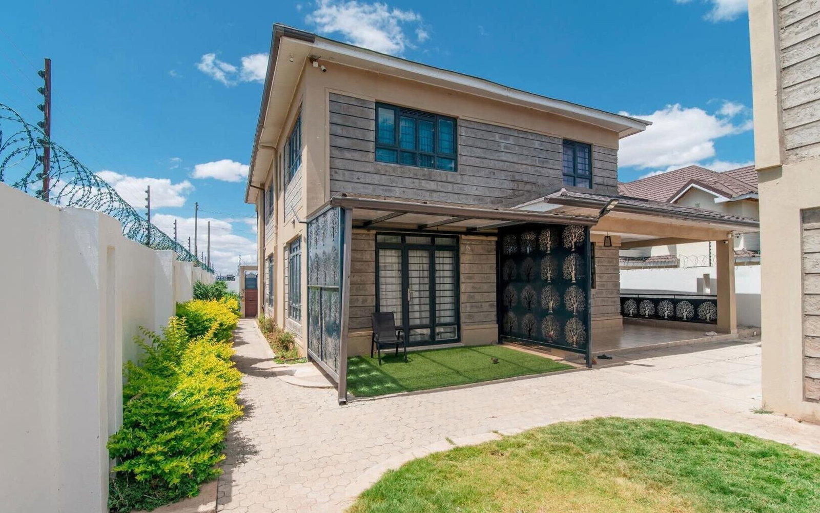 4BR All-Ensuite Townhouse with Income-Generating Bedsitters - Kitengela