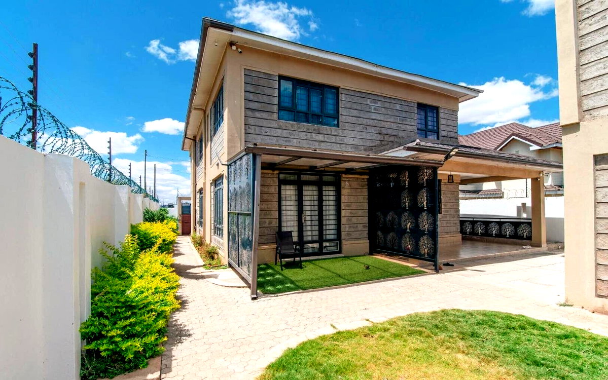 4BR All-Ensuite Townhouse with Income-Generating Bedsitters - Kitengela