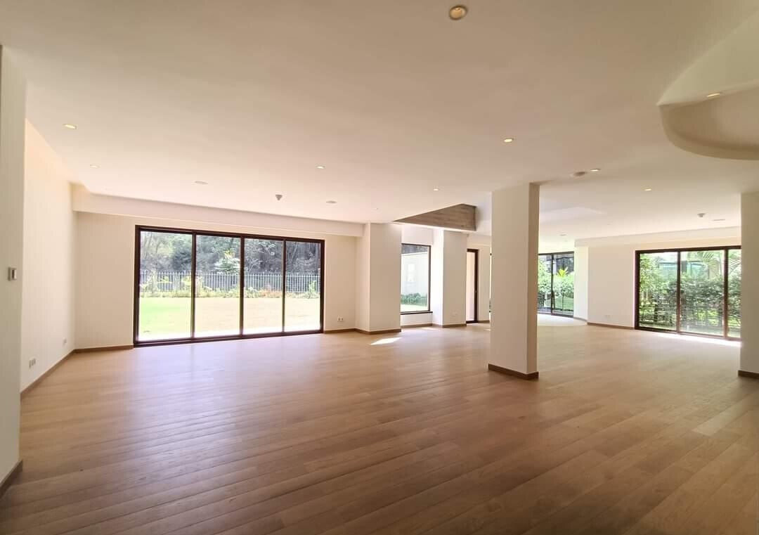 Half-Acre Townhouse with Sunken Lounge & Study - Lower Kabete