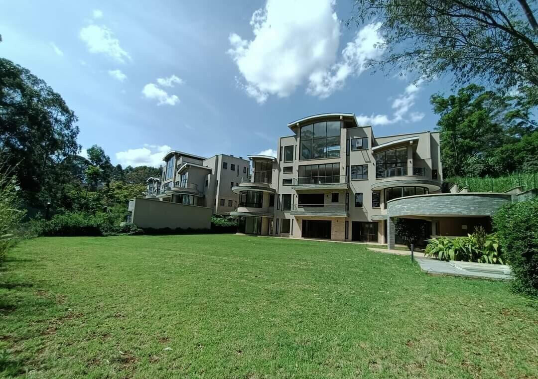 Half-Acre Townhouse with Sunken Lounge & Study - Lower Kabete