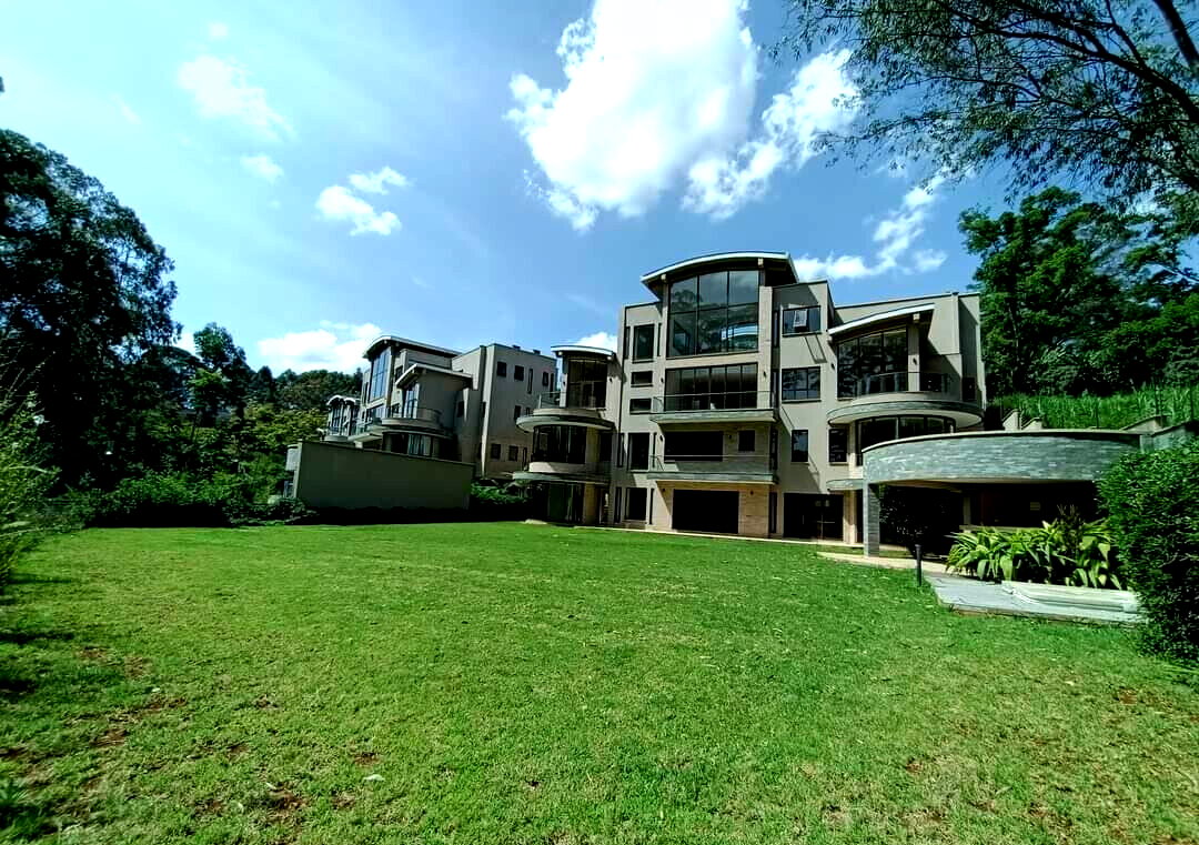 Half-Acre Townhouse with Sunken Lounge & Study - Lower Kabete
