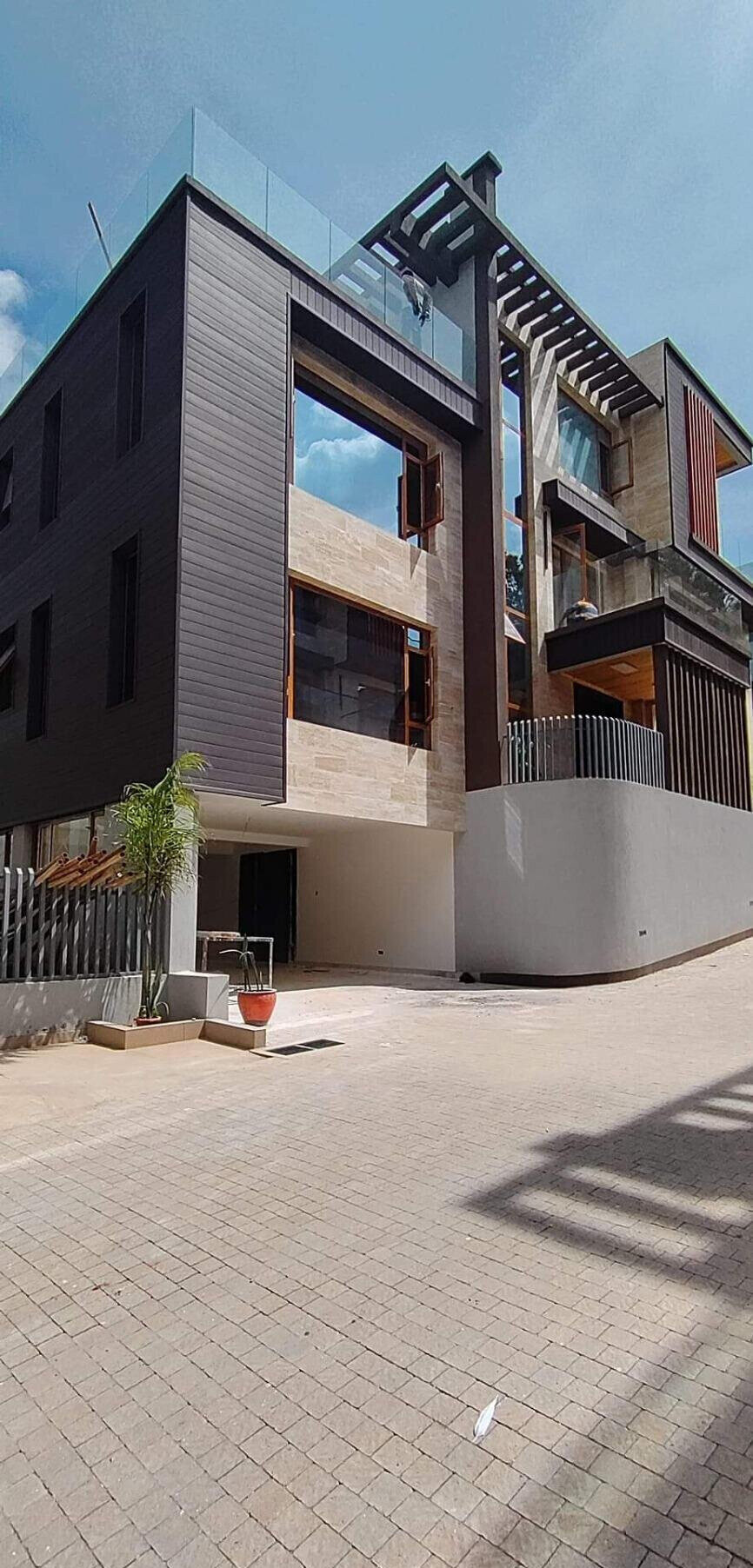 6-Ensuite Villa with Elevator & Entertainment Space - Lavington