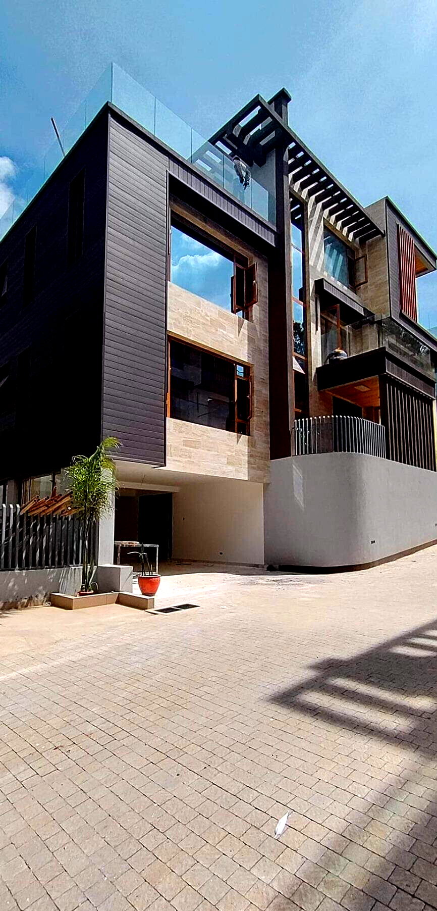 6-Ensuite Villa with Elevator & Entertainment Space - Lavington