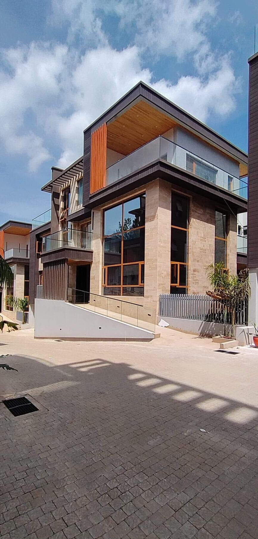 6-Ensuite Villa with Elevator & Entertainment Space - Lavington