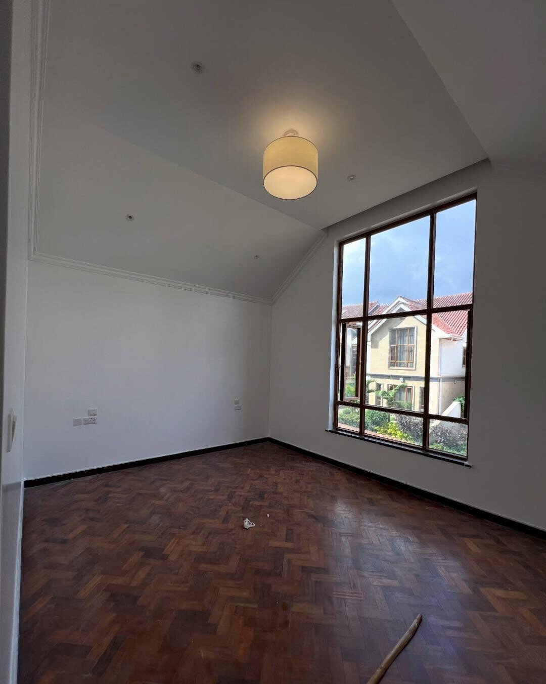 4-Ensuite Townhouse with Generator & Fitted Kitchen - Lavington