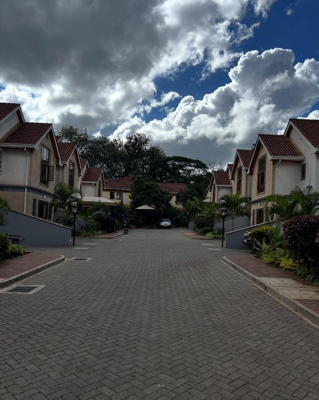 4-Ensuite Townhouse with Generator & Fitted Kitchen - Lavington