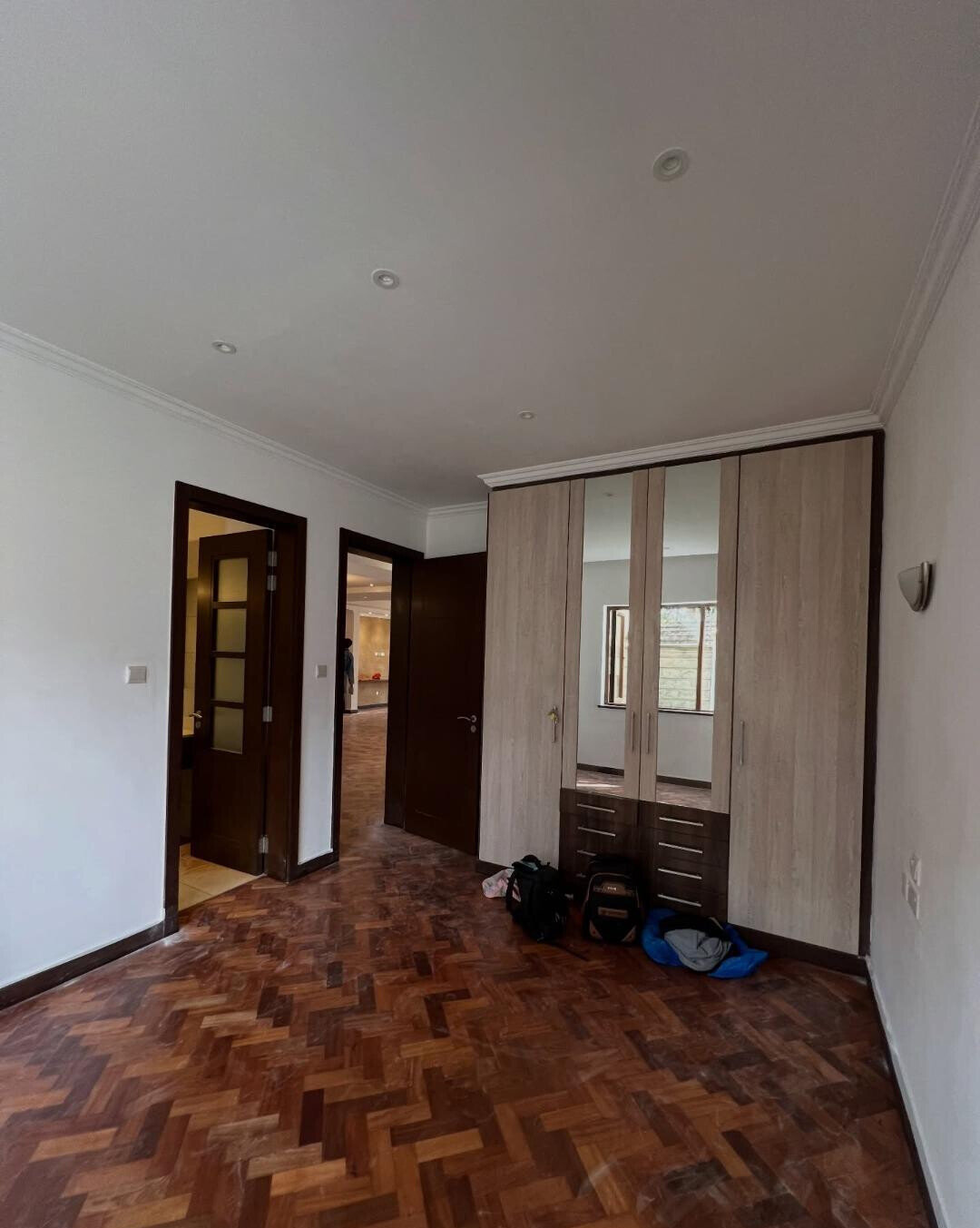 4-Ensuite Townhouse with Generator & Fitted Kitchen - Lavington