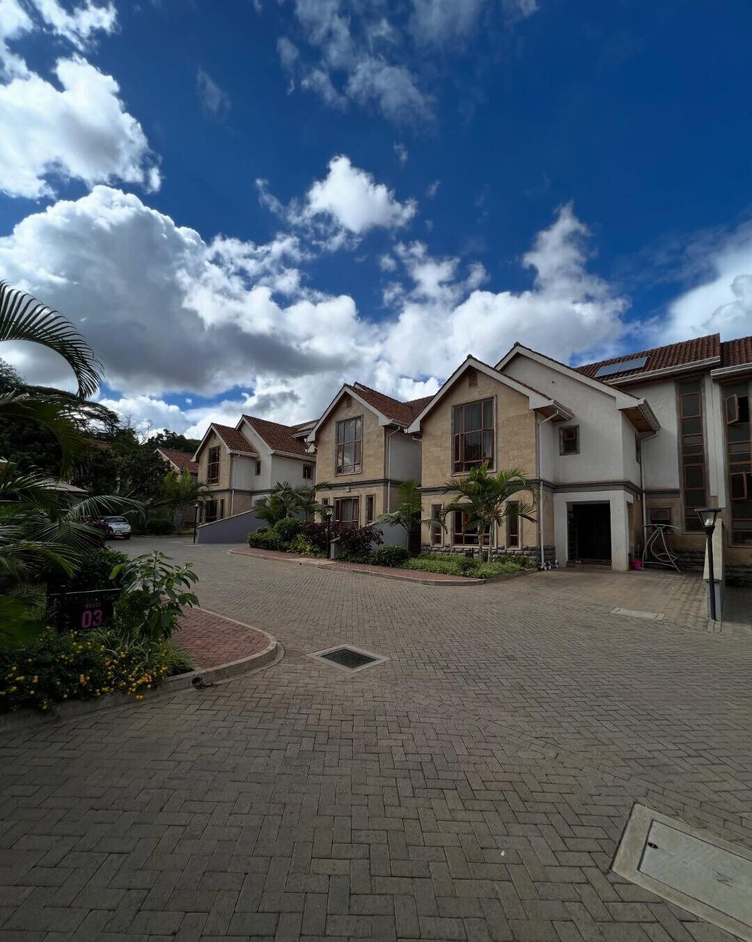 4-Ensuite Townhouse with Generator & Fitted Kitchen - Lavington