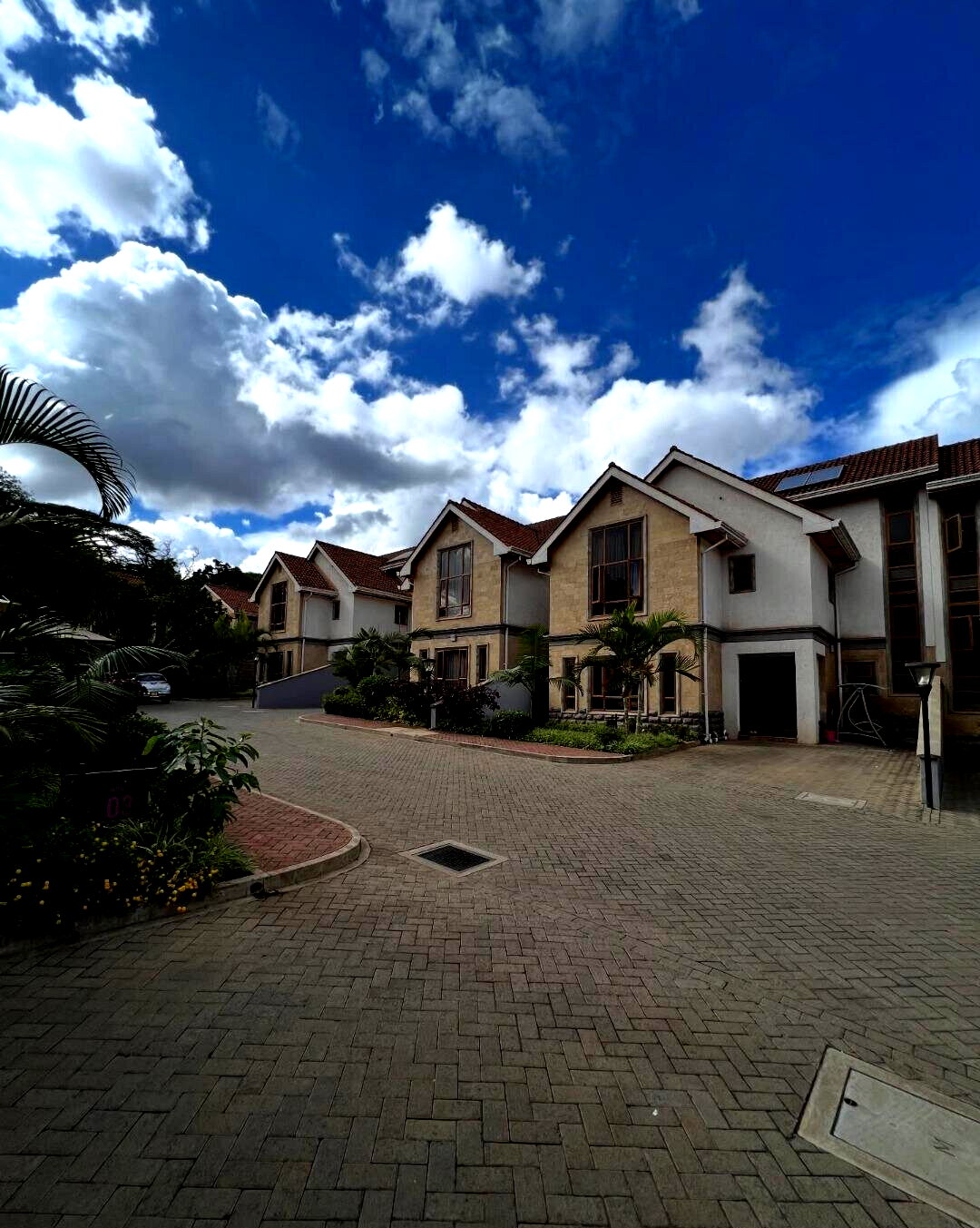 4-Ensuite Townhouse with Generator & Fitted Kitchen - Lavington
