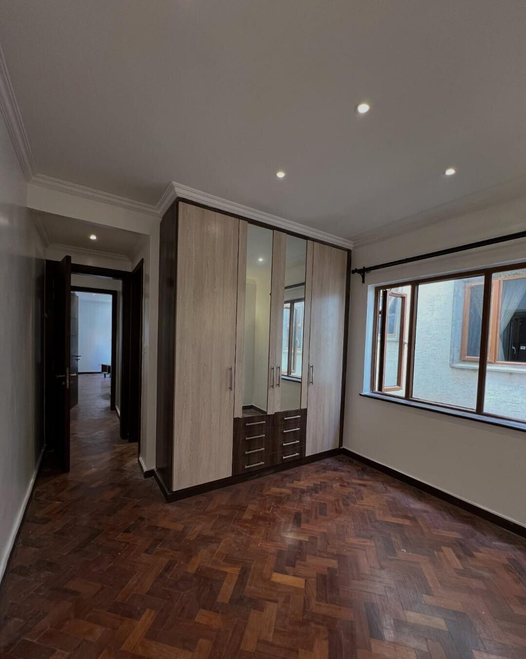 4-Ensuite Townhouse with Generator & Fitted Kitchen - Lavington