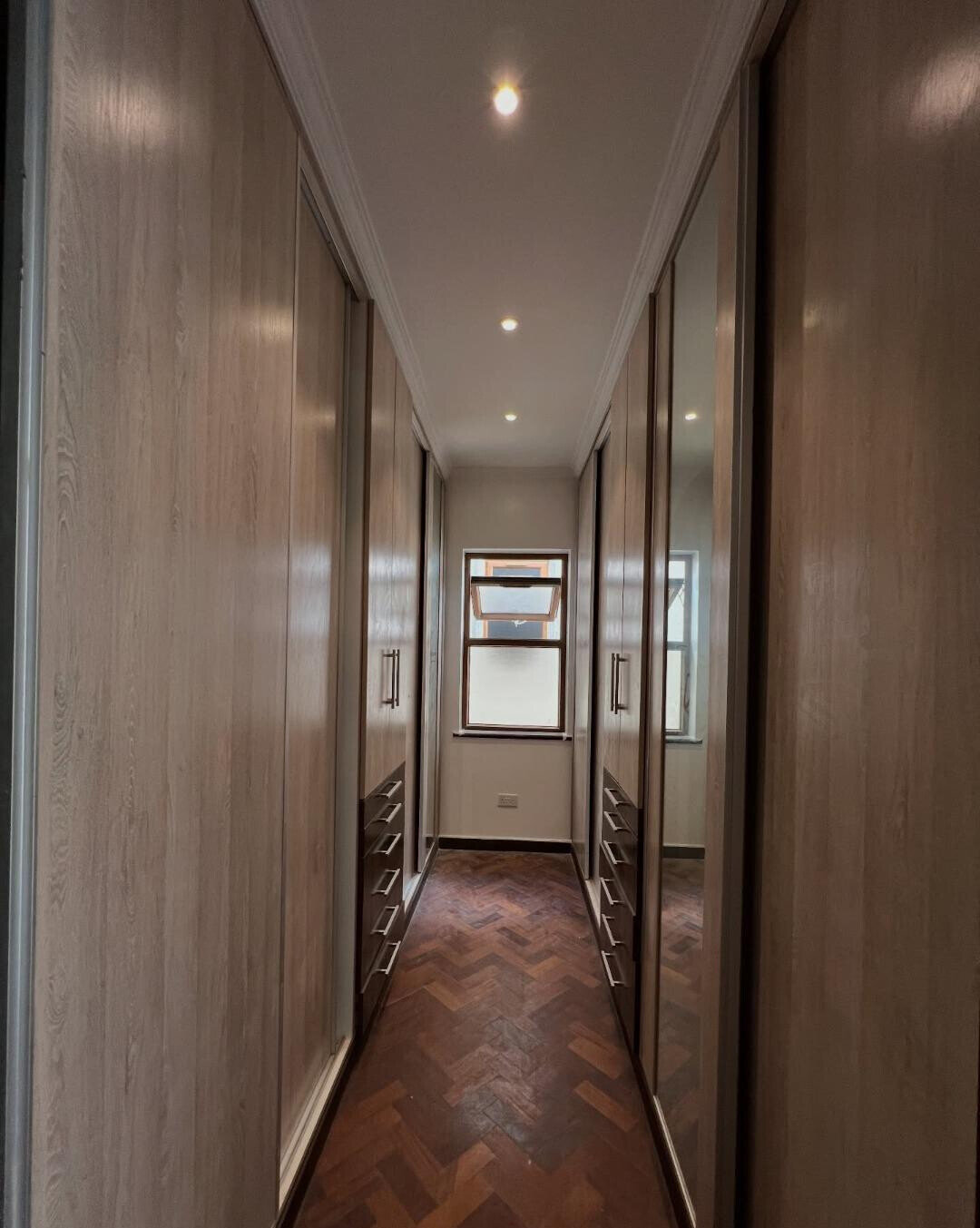 4-Ensuite Townhouse with Generator & Fitted Kitchen - Lavington