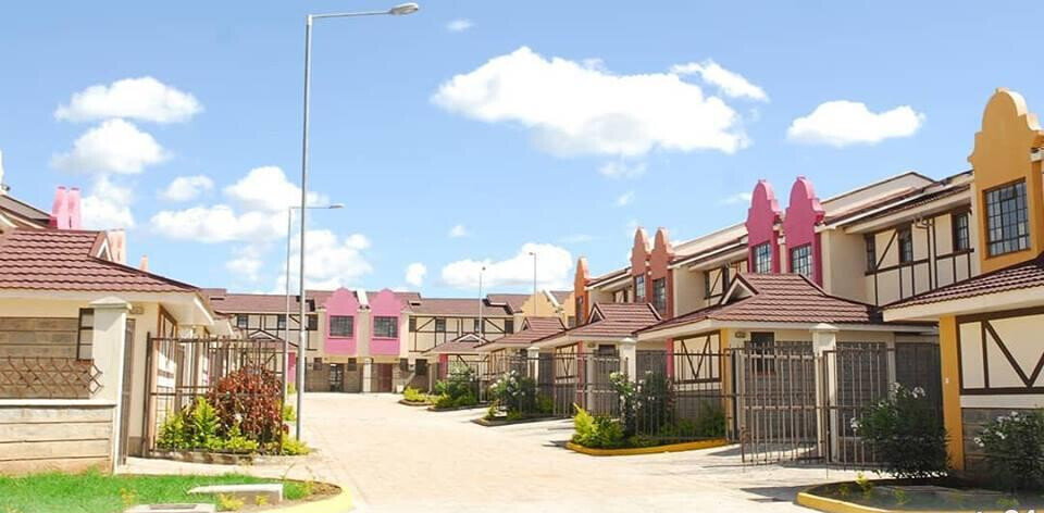 Cape Dutch 3BR Townhouse with DSQ & Solar - Athi River