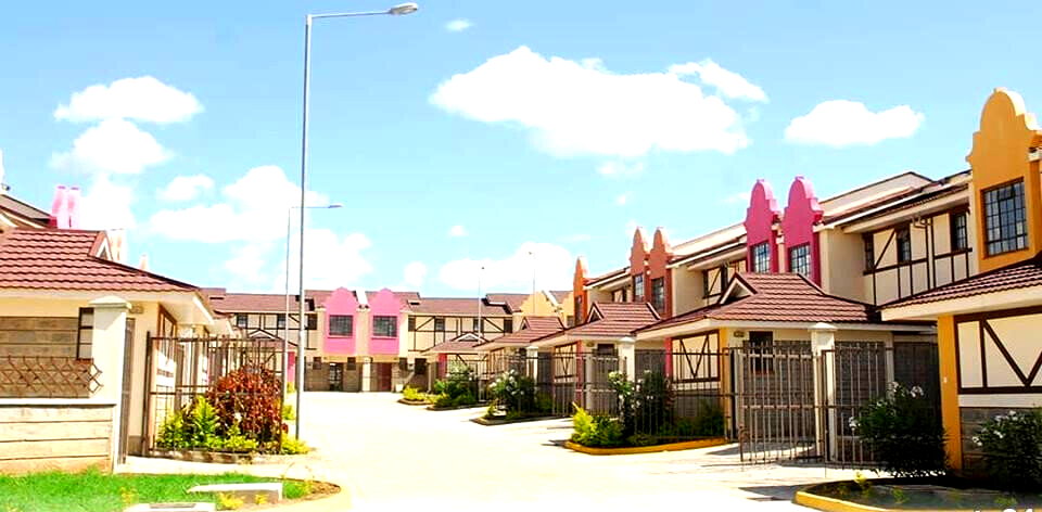 Cape Dutch 3BR Townhouse with DSQ & Solar - Athi River