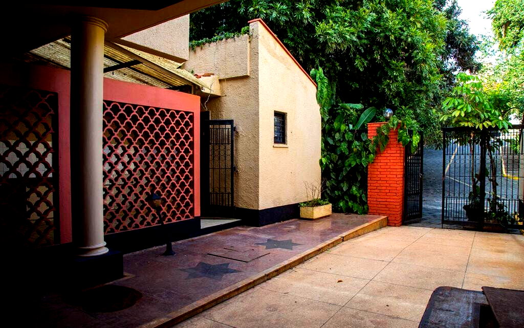 Split-Level 5BR Townhouse with Guest Cloakroom - Westlands